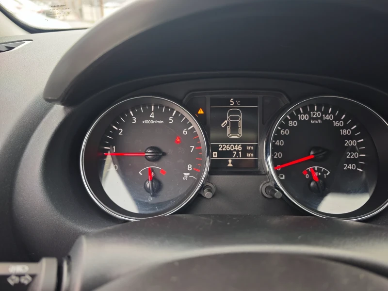 Nissan Qashqai 2.0i , снимка 7 - Автомобили и джипове - 52640720