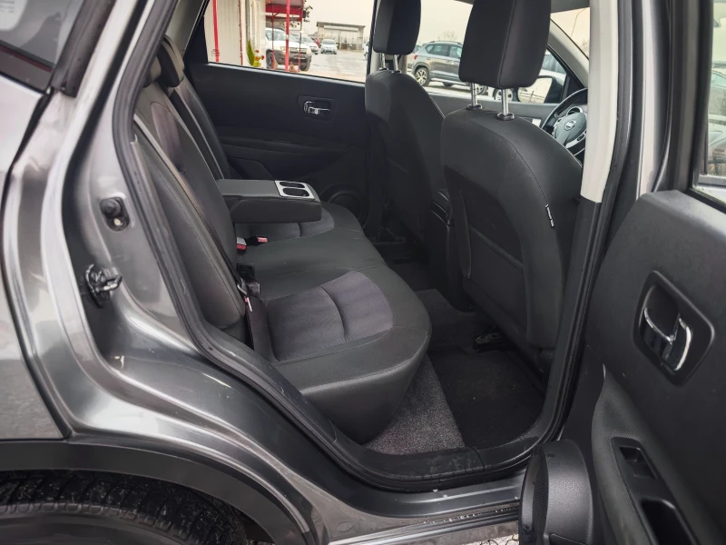 Nissan Qashqai 2.0i , снимка 12 - Автомобили и джипове - 52640720
