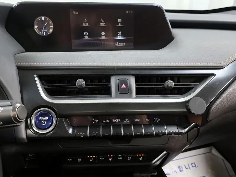 Lexus UX 250h 2.0 2WD, снимка 14 - Автомобили и джипове - 55740644