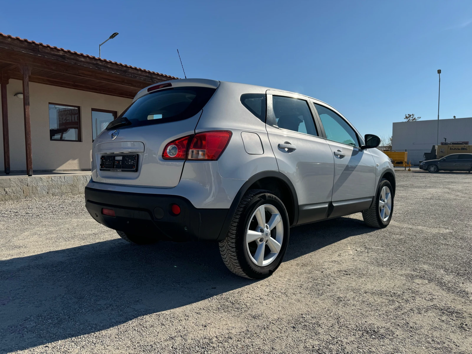 Nissan Qashqai 2.0 Автомат 4Х4 - изображение 7