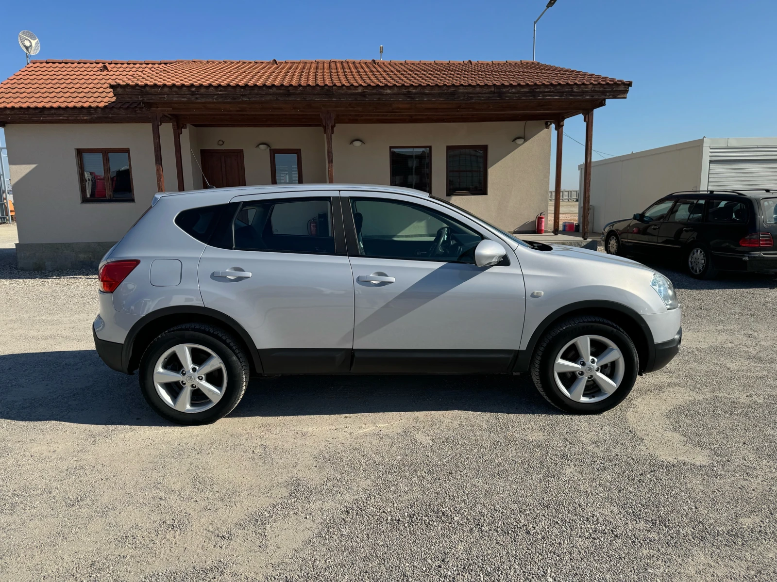 Nissan Qashqai 2.0 Автомат 4Х4 - изображение 8