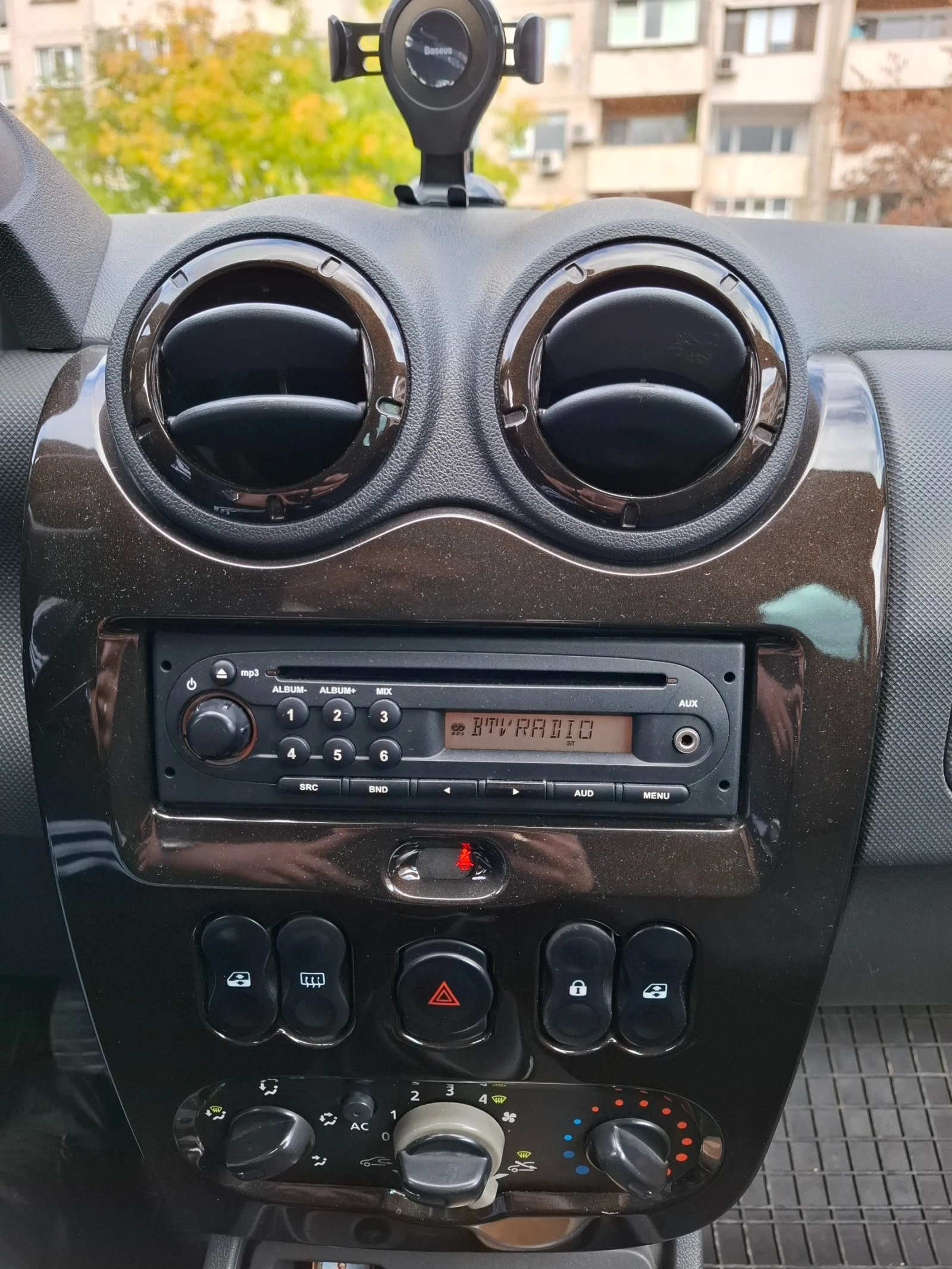 Dacia Duster 1.6 16V GPL - изображение 6