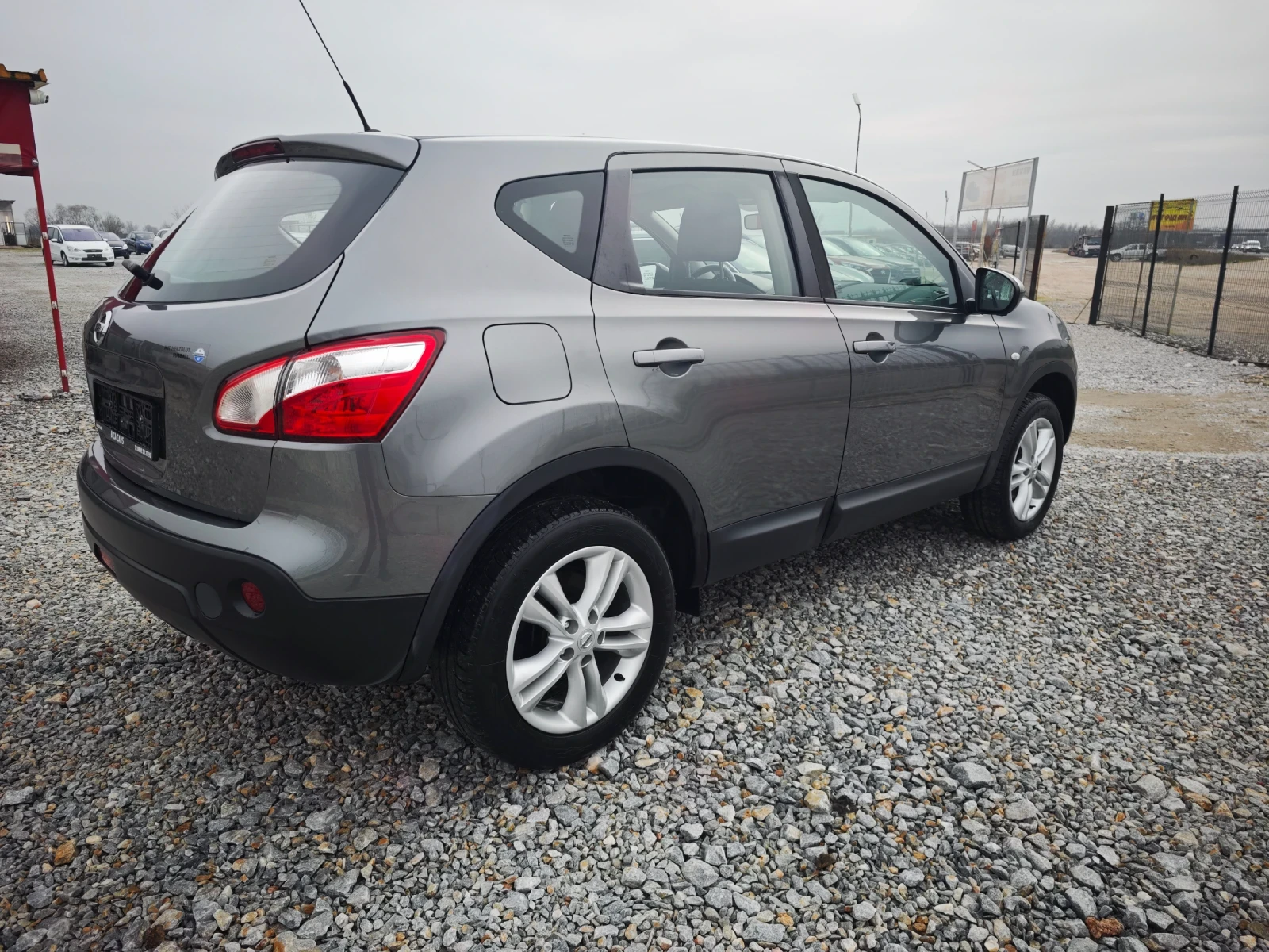 Nissan Qashqai 2.0i  | Mobile.bg � ����������� 4