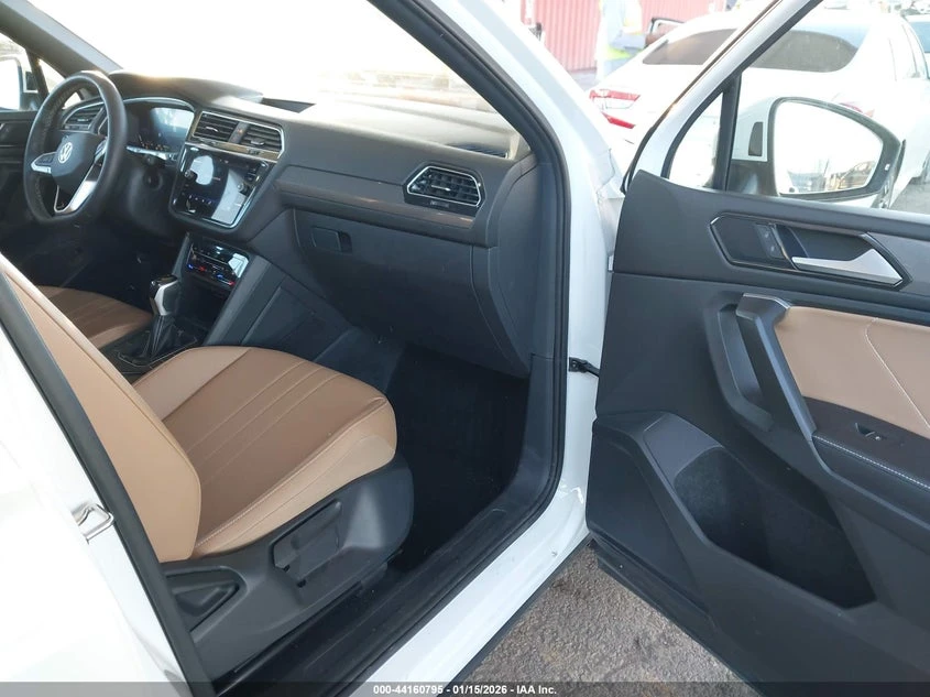 VW Tiguan 2l Volkswagen 2.0T Se/2.0T Wolfsburg Edition - изображение 5