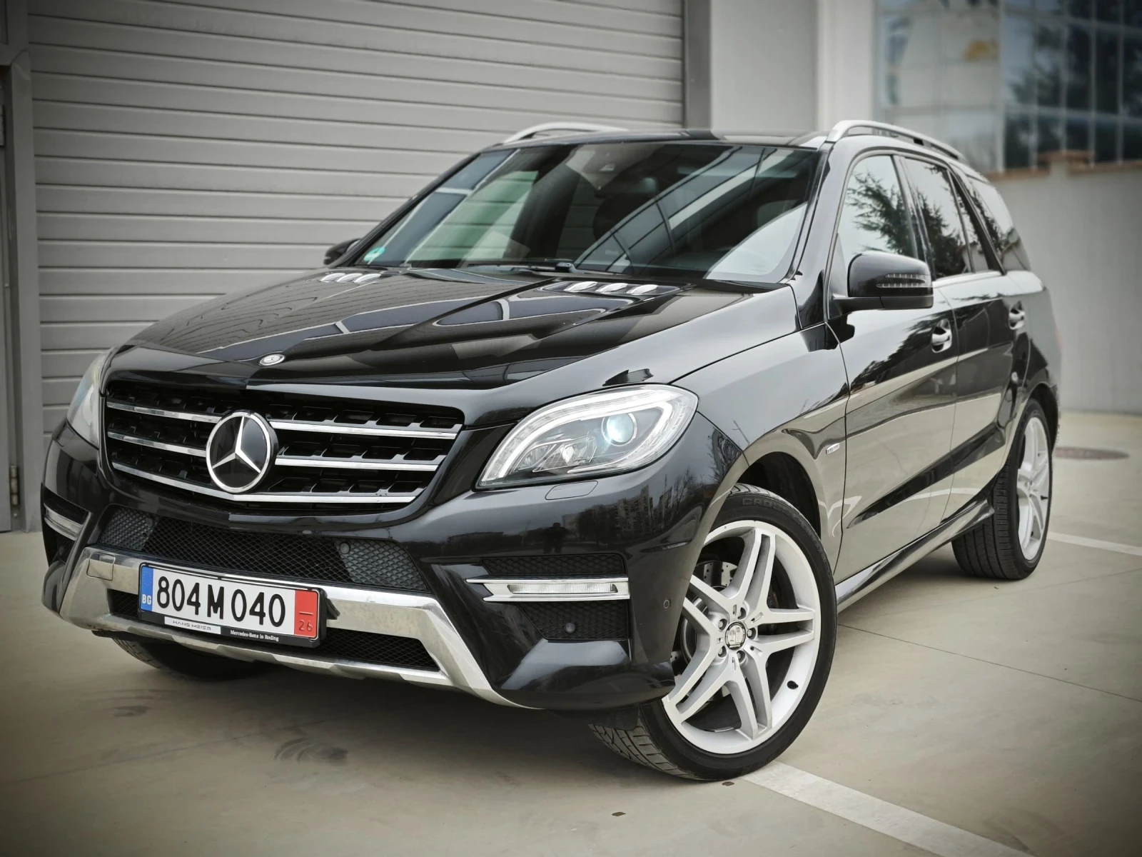 Mercedes-Benz ML 350 AMG/Дистроник/HarmanKardon/Камера/Обслужен, снимка 2 - Автомобили и джипове - 53785592