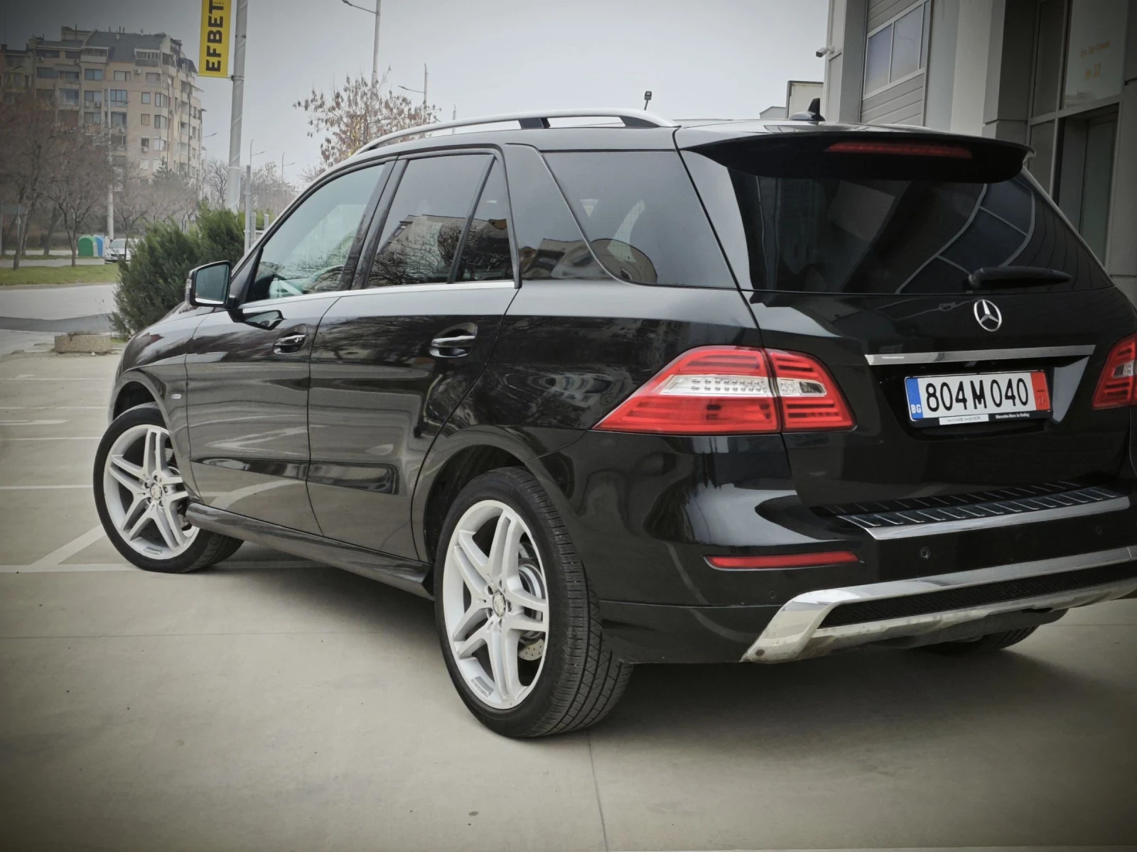 Mercedes-Benz ML 350 AMG/Дистроник/HarmanKardon/Камера/Обслужен, снимка 10 - Автомобили и джипове - 53785592