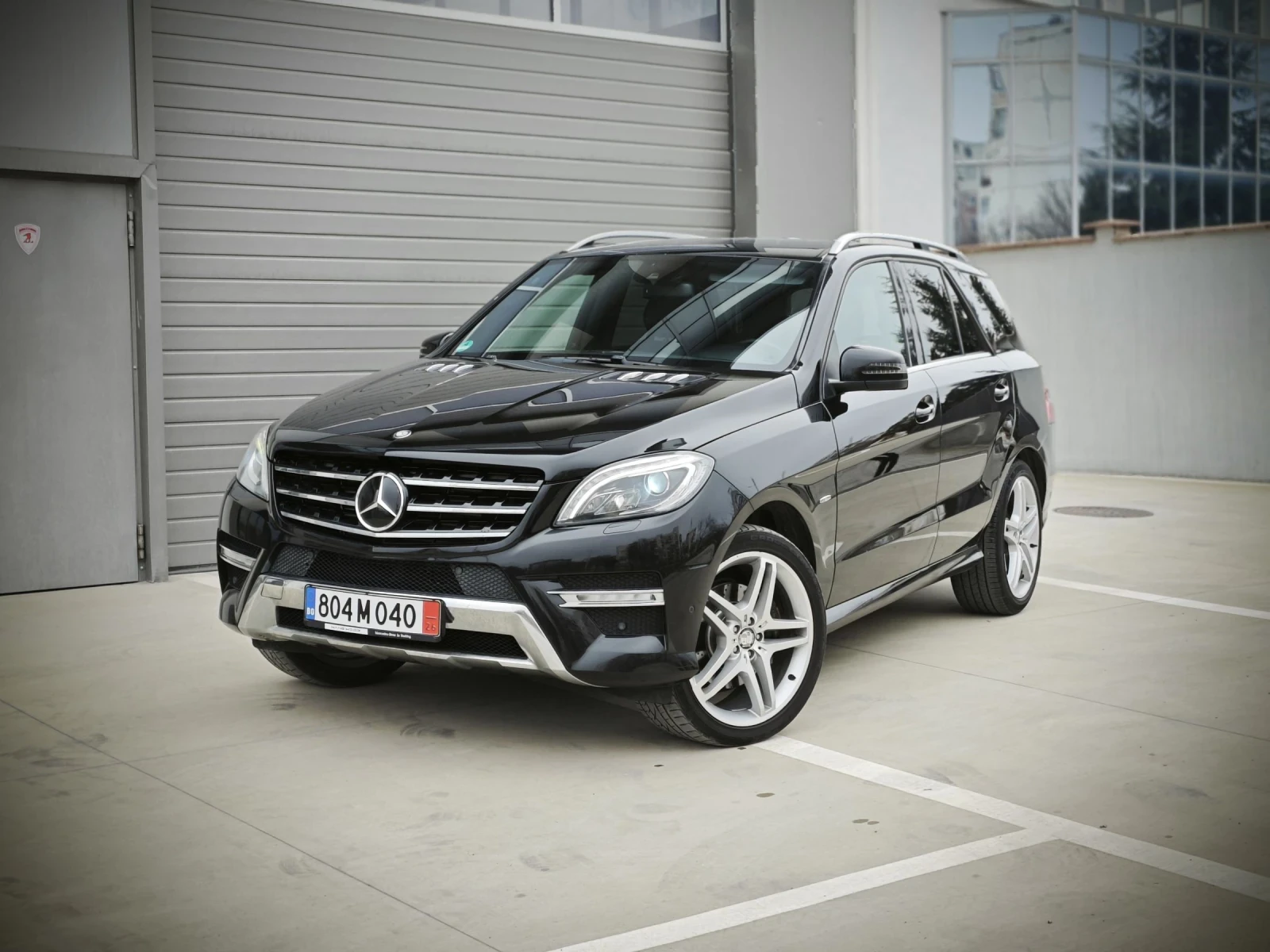 Mercedes-Benz ML 350 AMG/Дистроник/HarmanKardon/Камера/Обслужен, снимка 4 - Автомобили и джипове - 53785592