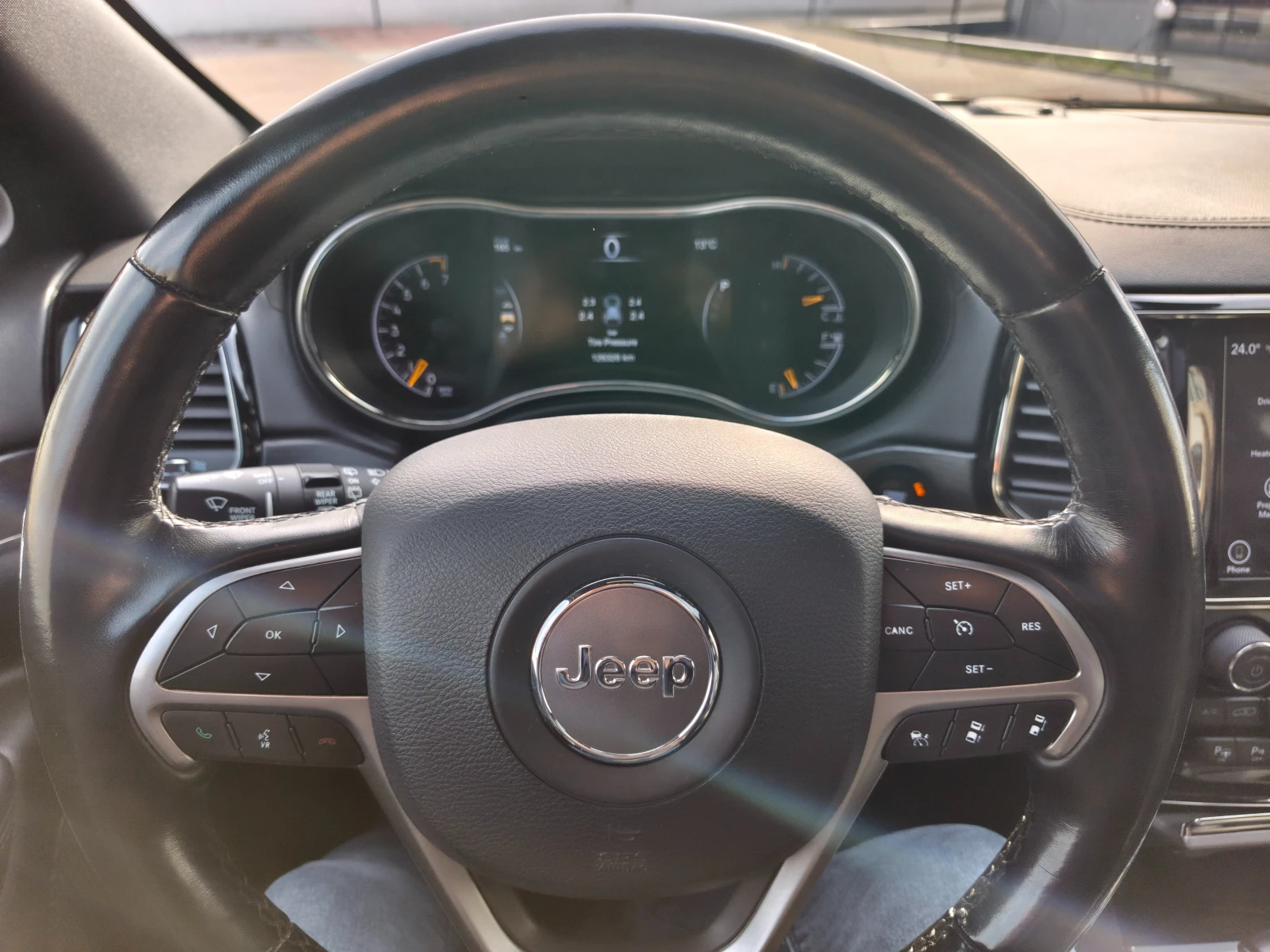 Jeep Grand cherokee Без щети! Напълно обслужен!, снимка 7 - Автомобили и джипове - 53953784