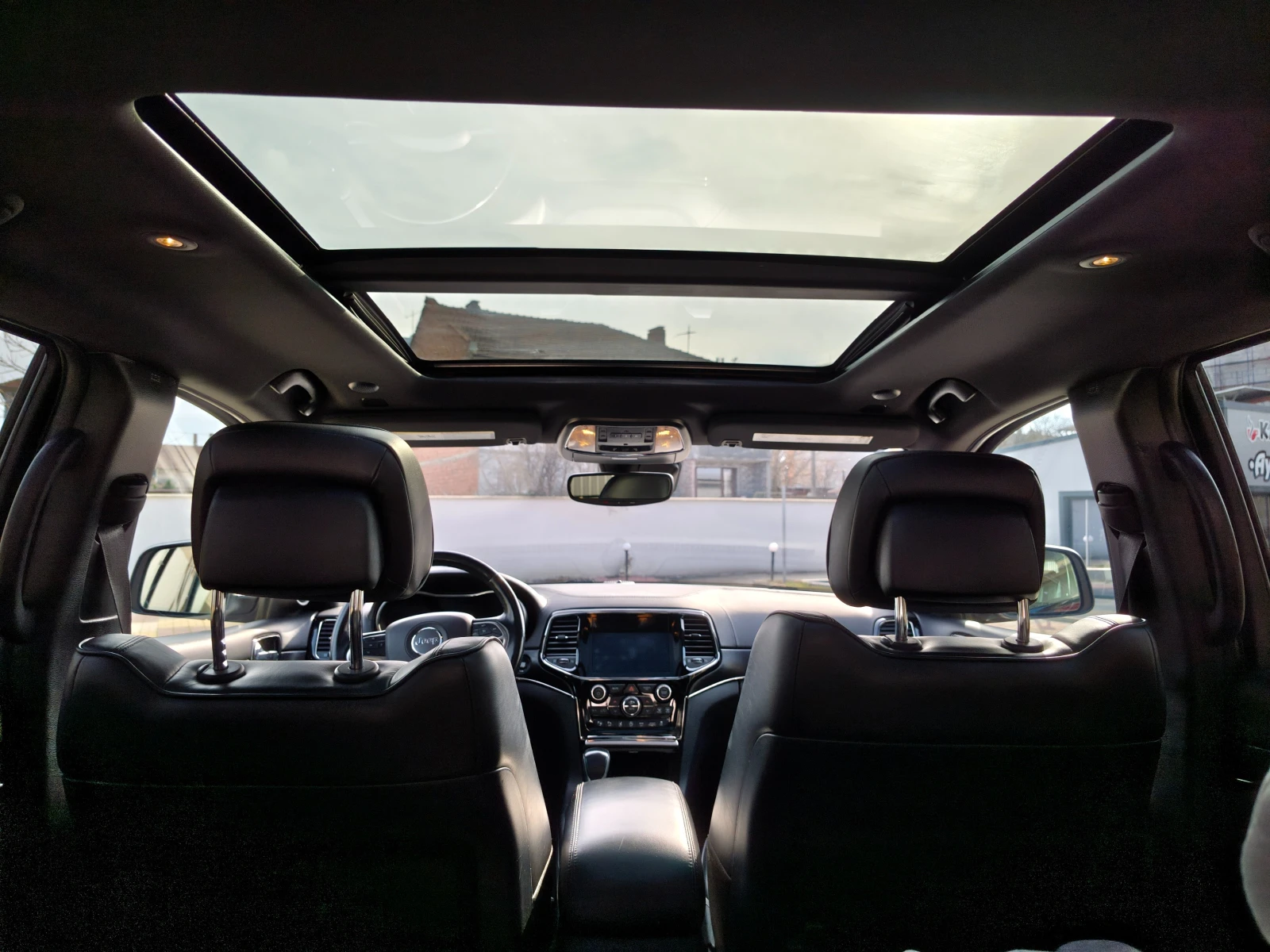 Jeep Grand cherokee Без щети! Напълно обслужен!, снимка 8 - Автомобили и джипове - 53953784