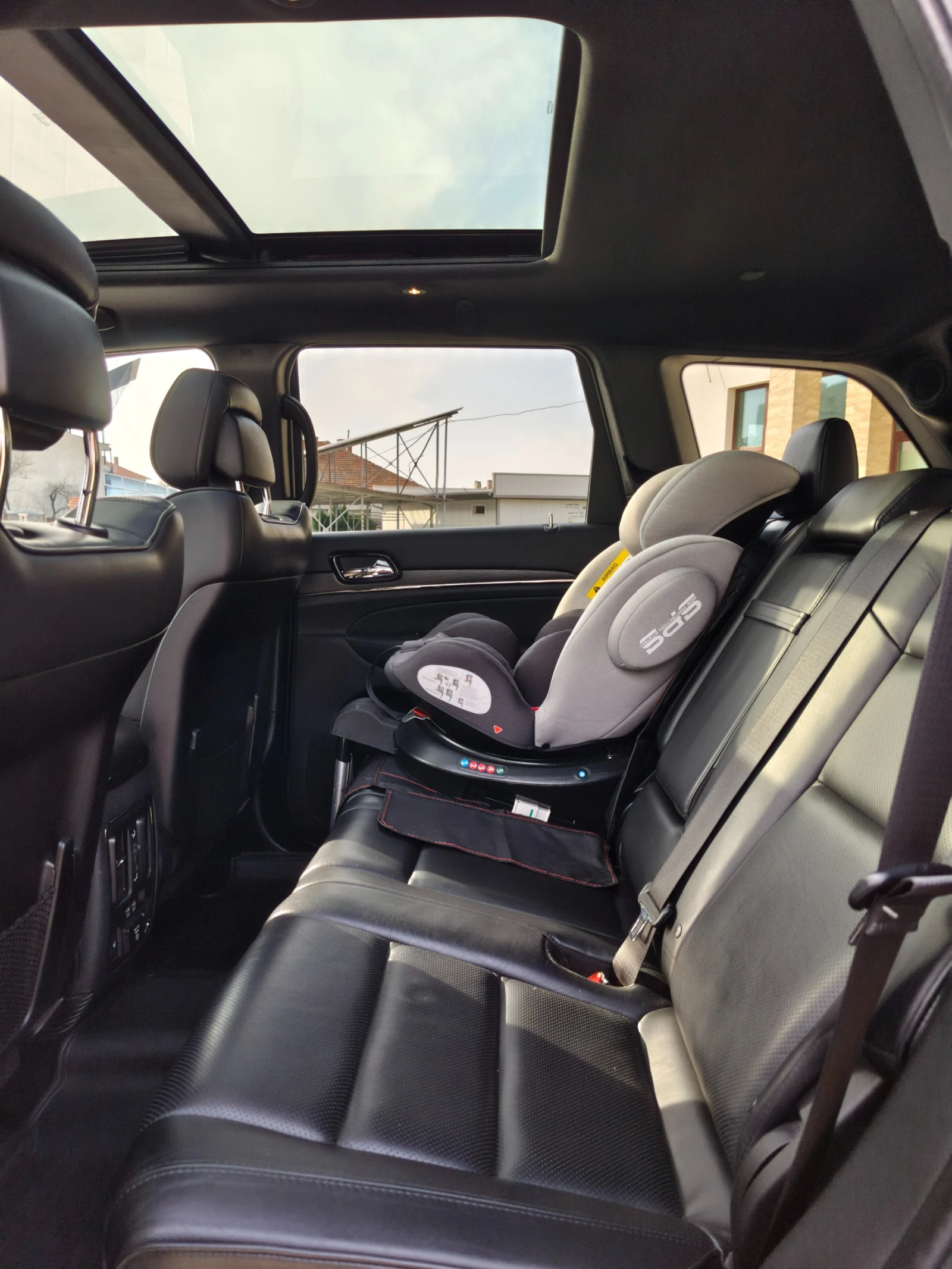 Jeep Grand cherokee Без щети! Напълно обслужен!, снимка 10 - Автомобили и джипове - 53953784