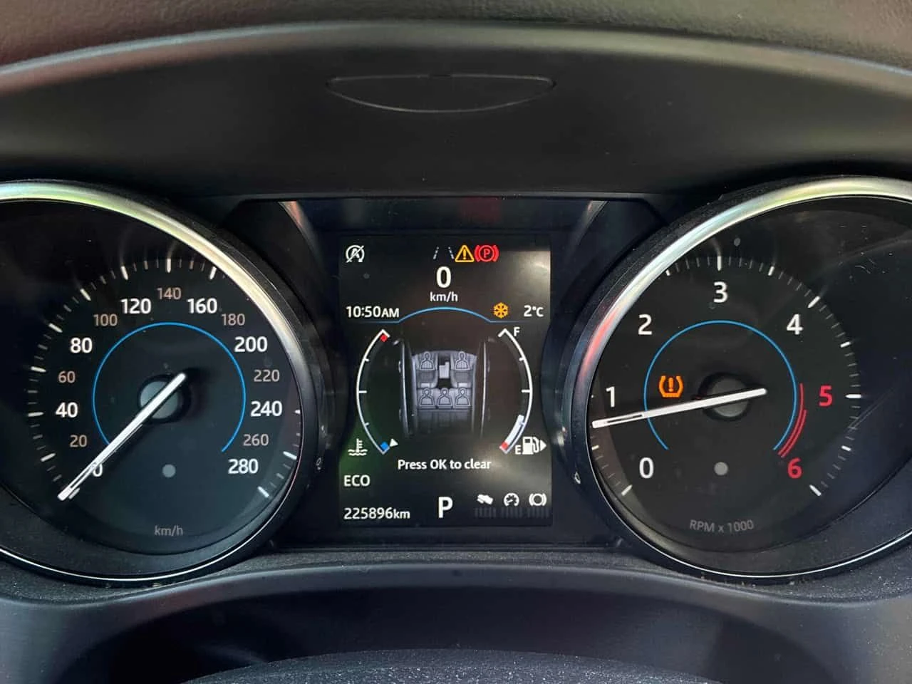 Jaguar F-PACE * R Sport * PANO* KEYLESS* �������*  | Mobile.bg � ����������� 8