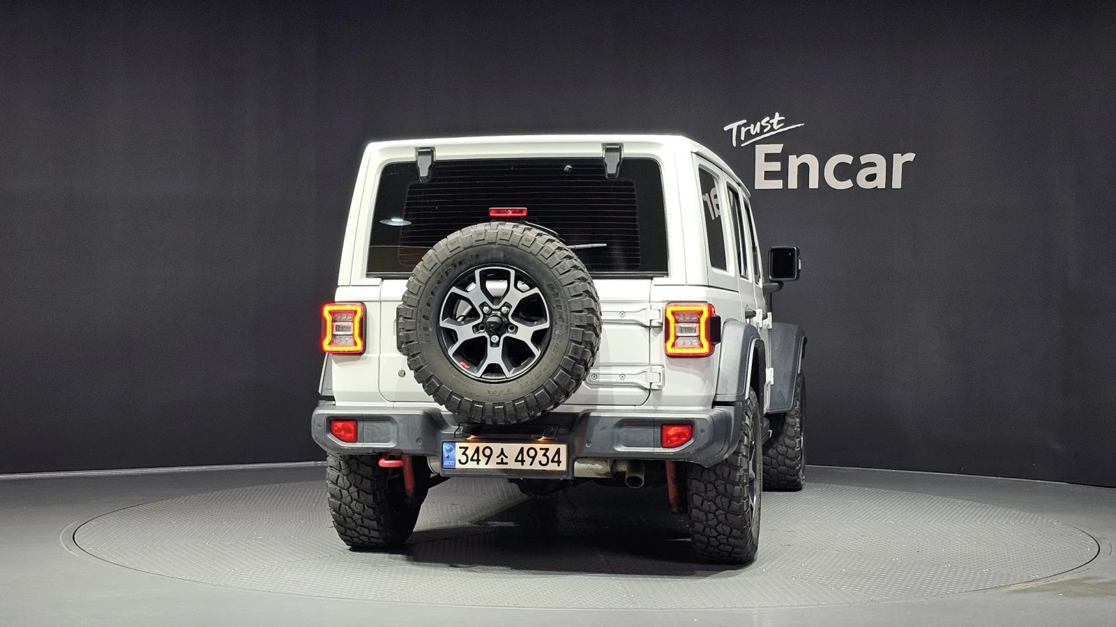 Jeep Wrangler 2.0* BLIND SPOT* ПОДГРЕВ ВОЛАН* КРАЙНА ЦЕНА, снимка 4 - Автомобили и джипове - 55336548
