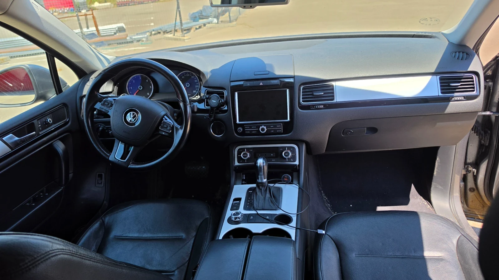VW Touareg 3.0 дизел НА ПРУЖИНИ 8ZF, снимка 13 - Автомобили и джипове - 55421682