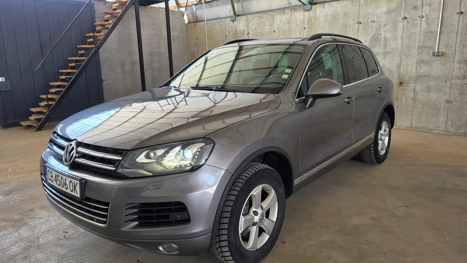 VW Touareg 3.0 дизел НА ПРУЖИНИ 8ZF, снимка 2 - Автомобили и джипове - 55421682
