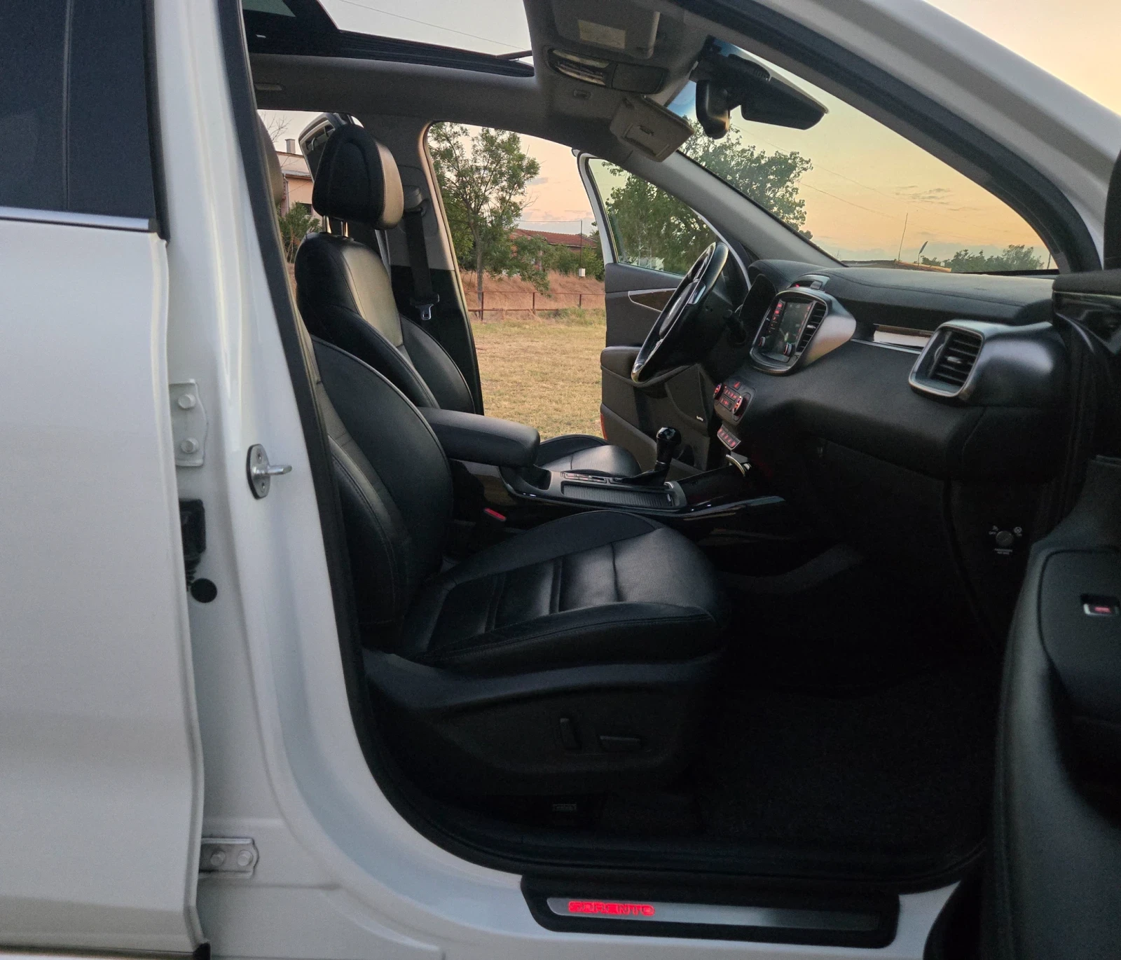 Kia Sorento FULL 2.2CRDI 4x4 * ПРЕЗИДЕНТ*  FACELIFT WAZE, снимка 9 - Автомобили и джипове - 55619481