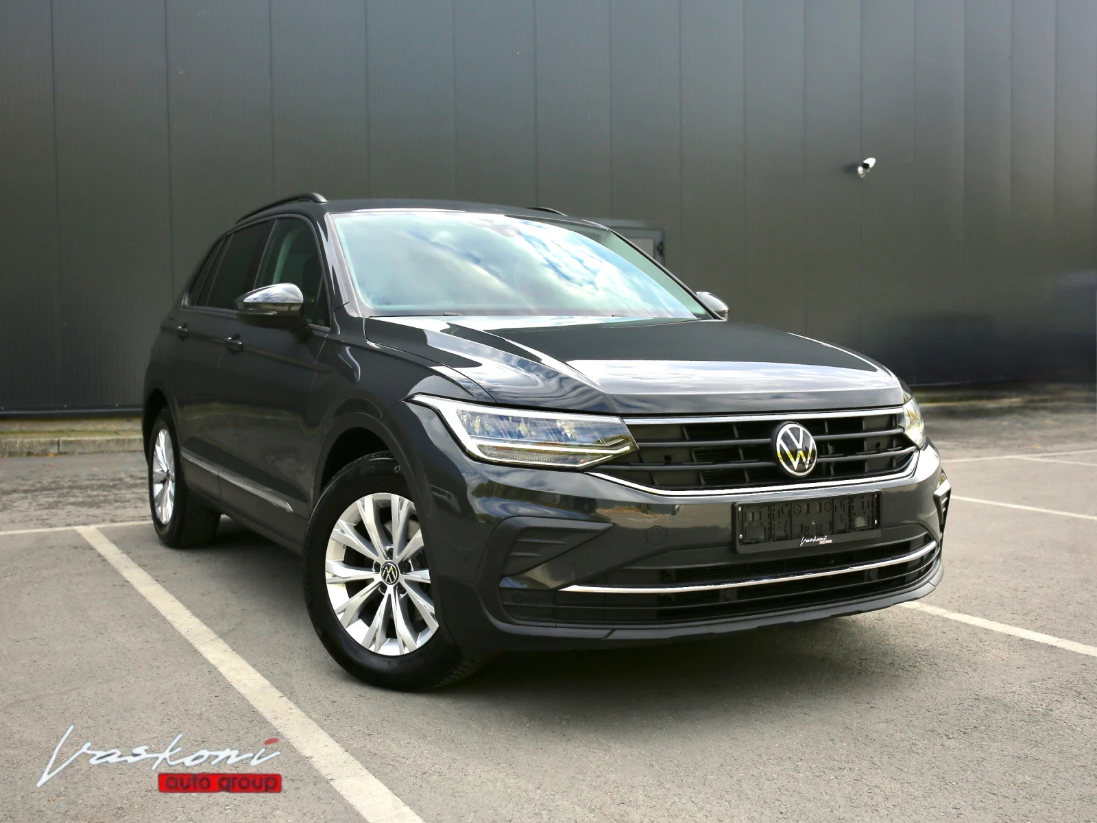 VW Tiguan 2.0 TDI, снимка 2 - Автомобили и джипове - 56629854