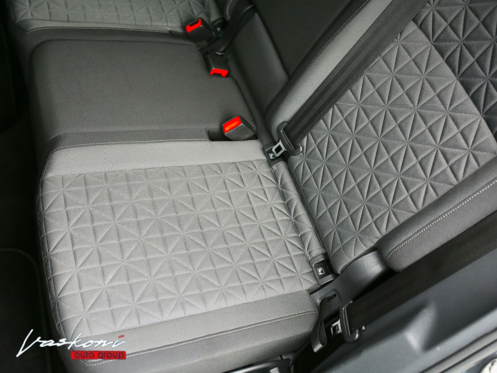 VW Tiguan 2.0 TDI, снимка 16 - Автомобили и джипове - 56629854