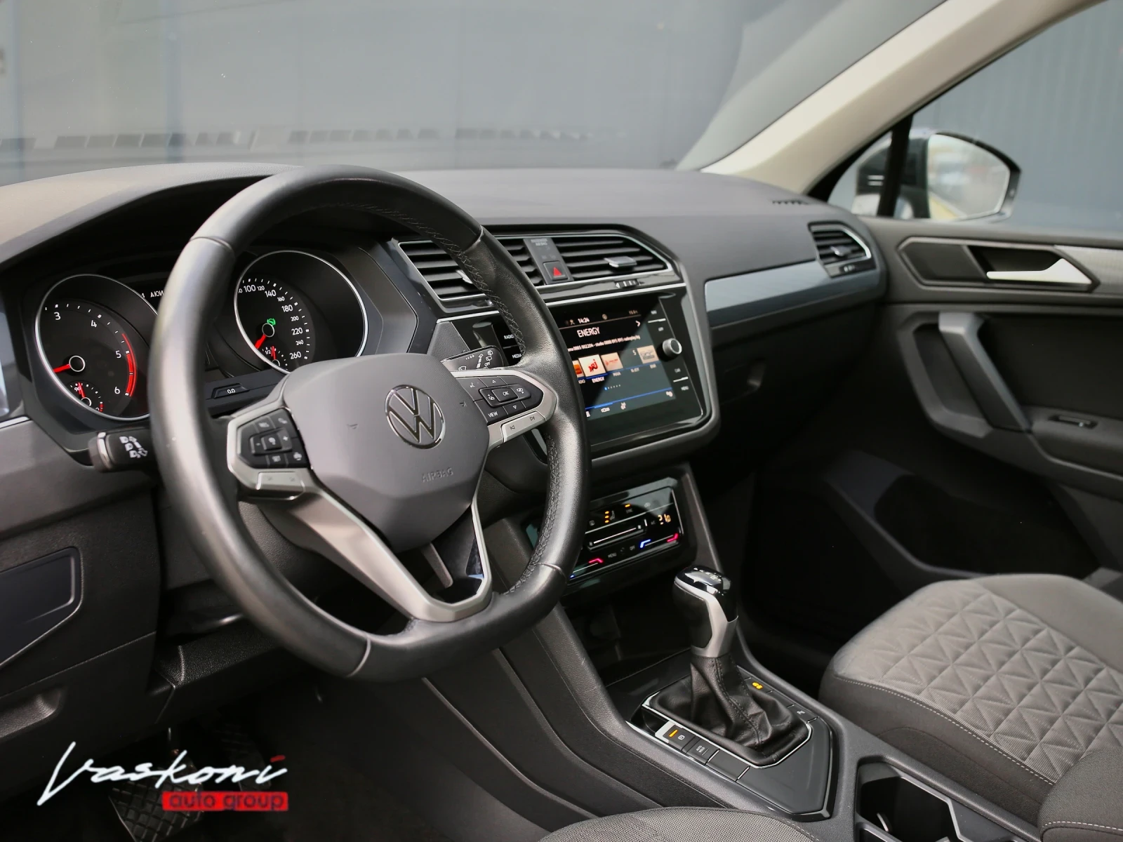 VW Tiguan 2.0 TDI, снимка 6 - Автомобили и джипове - 56629854
