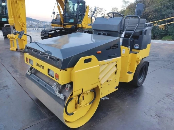 Валяк BOMAG BW115AC-2 / 2 БРОЯ / НАЛИЧНИ, снимка 1 - Индустриална техника - 44495679