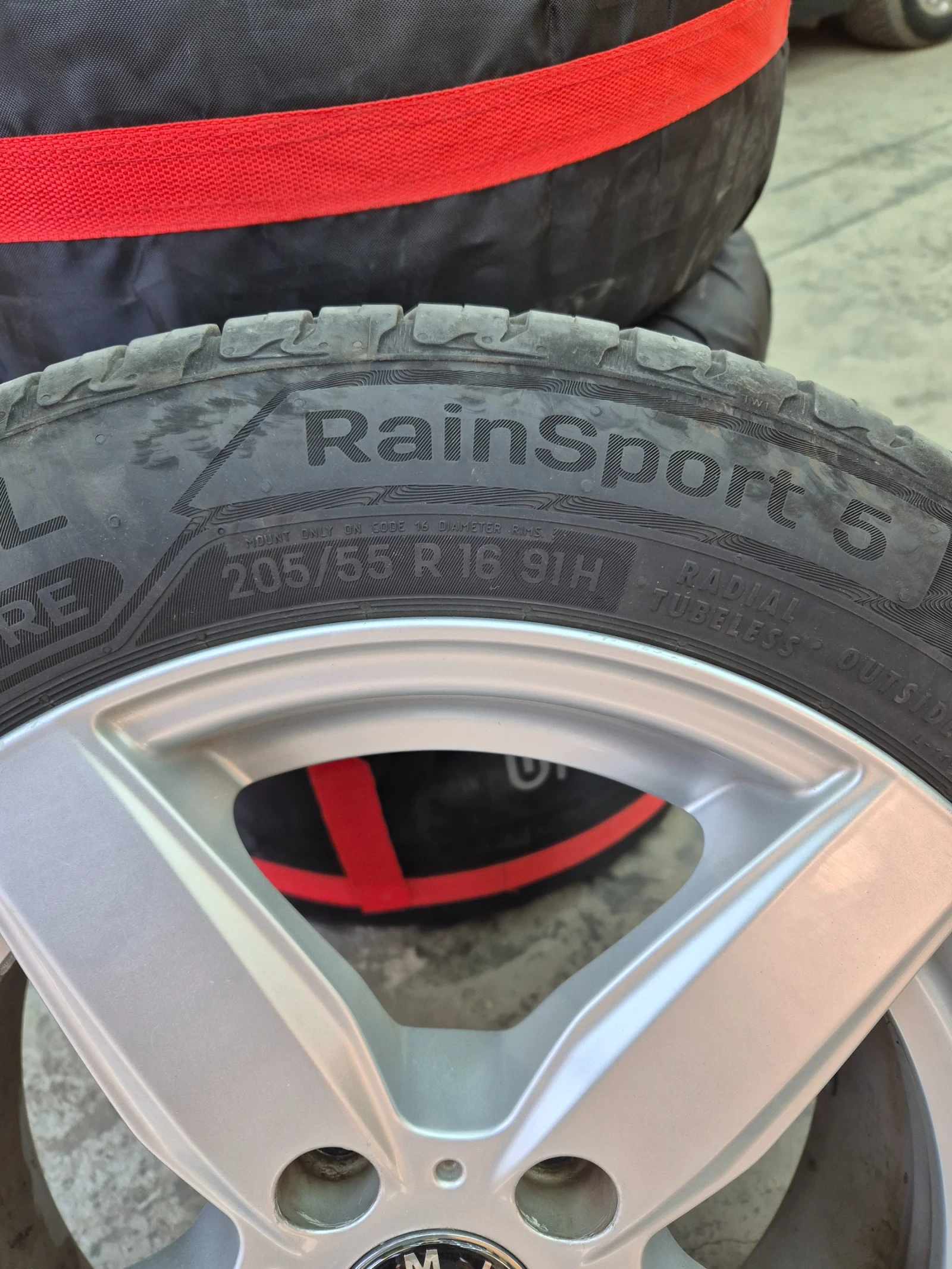 Гуми с джанти Uniroyal 205/55R16, снимка 4 - Гуми и джанти - 54780133