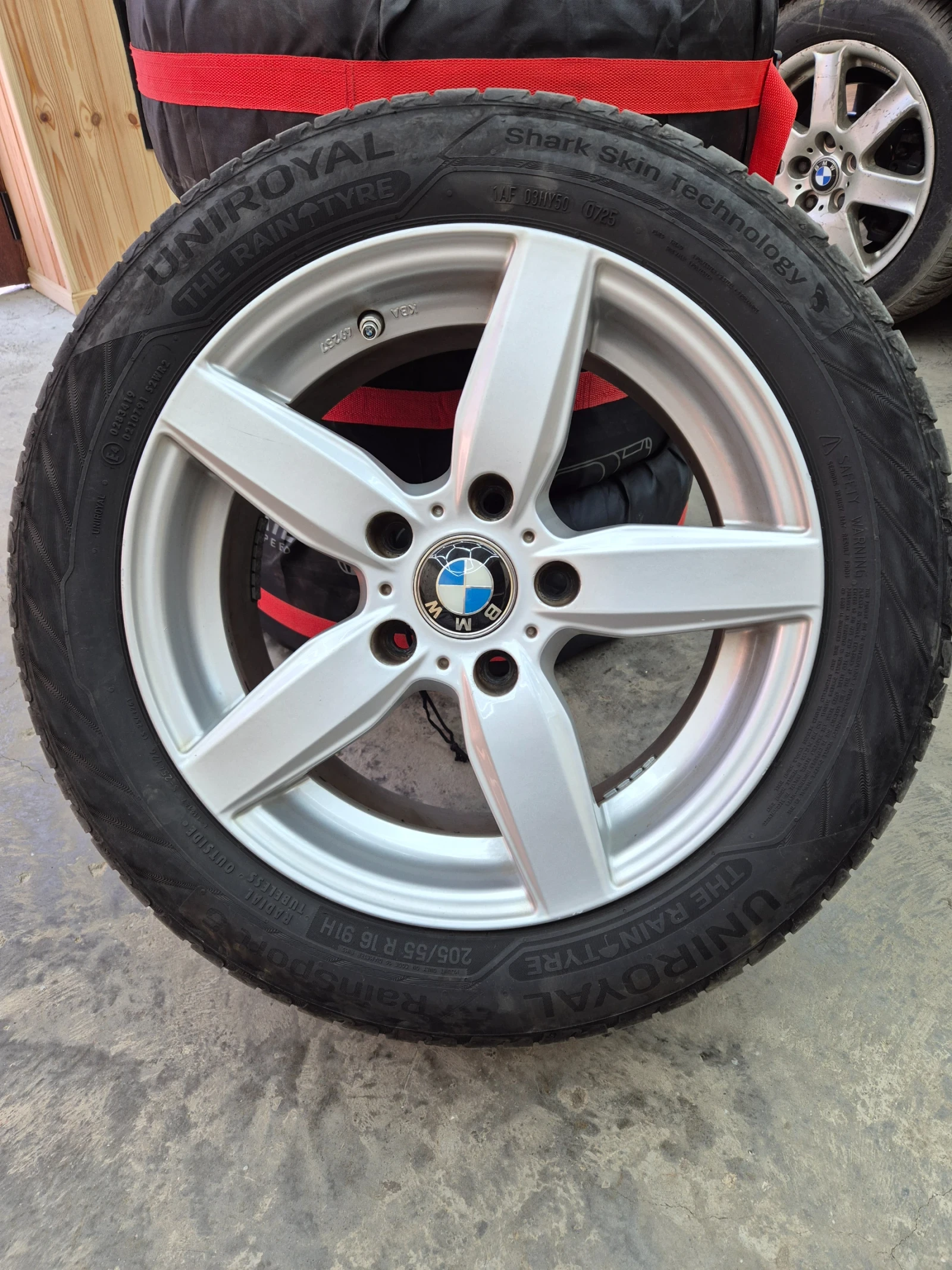 Гуми с джанти Uniroyal 205/55R16, снимка 2 - Гуми и джанти - 54780133