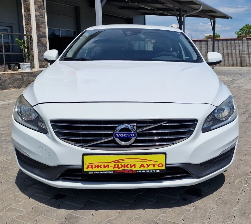 Volvo V60 2.0 D3 138k.c, снимка 2 - Автомобили и джипове - 43193687