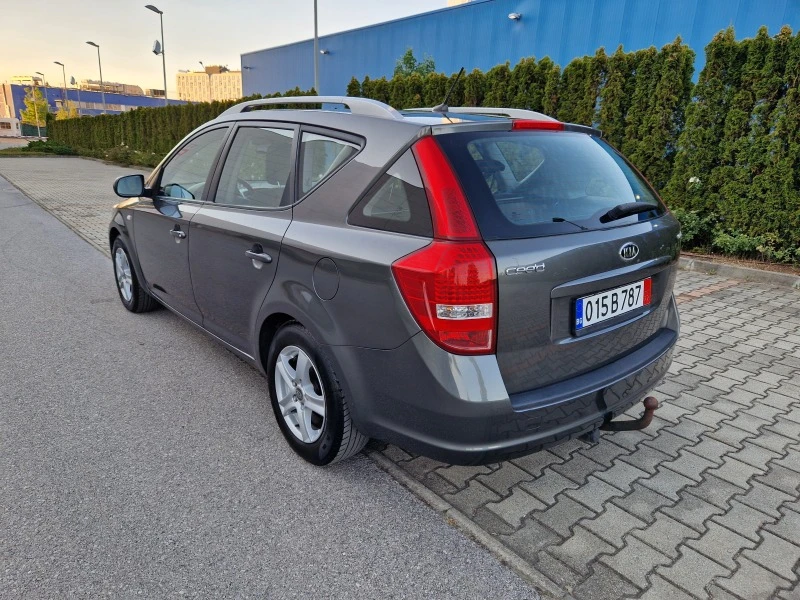 Kia Ceed 1.6 CRDI SW, снимка 3 - Автомобили и джипове - 46591247