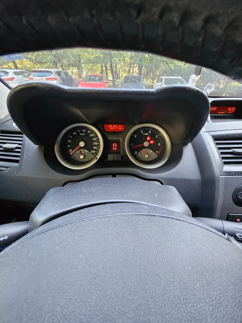 Renault Megane, снимка 5 - Автомобили и джипове - 47476506