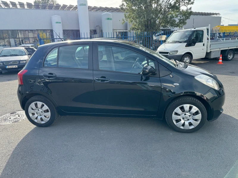 Toyota Yaris 1.0VVTi Automatic, снимка 7 - Автомобили и джипове - 47527109