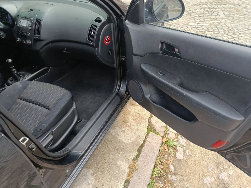 Hyundai I30 1.6i, снимка 15 - Автомобили и джипове - 47991368