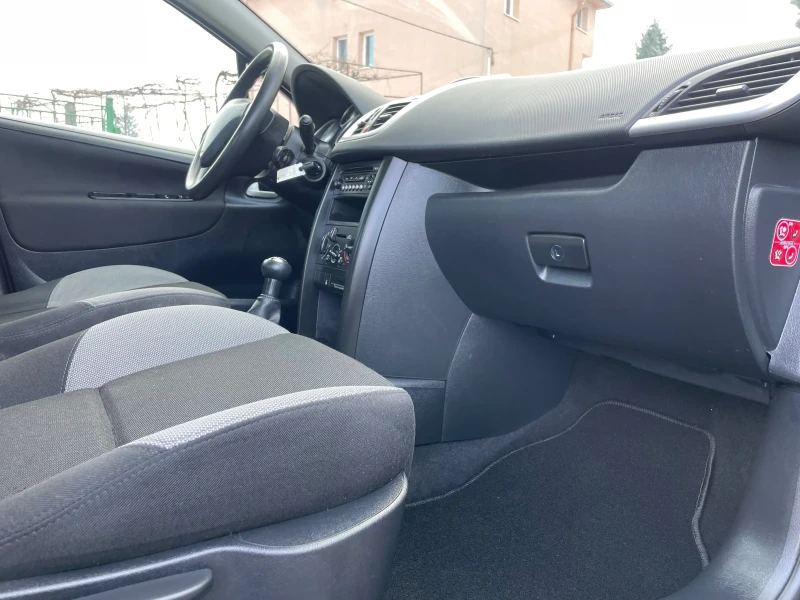 Peugeot 207 1.4i* 75kc* 87000kм* , снимка 14 - Автомобили и джипове - 48704076