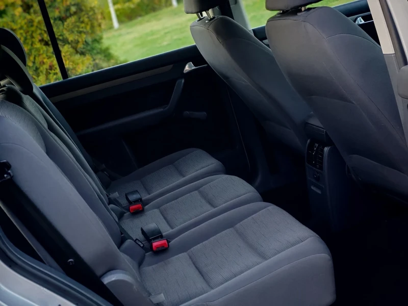 VW Touran 1.9TDI(90)* 6-СКОРОСТИ* FACELIFT* НОВ ВНОС* , снимка 16 - Автомобили и джипове - 52099781