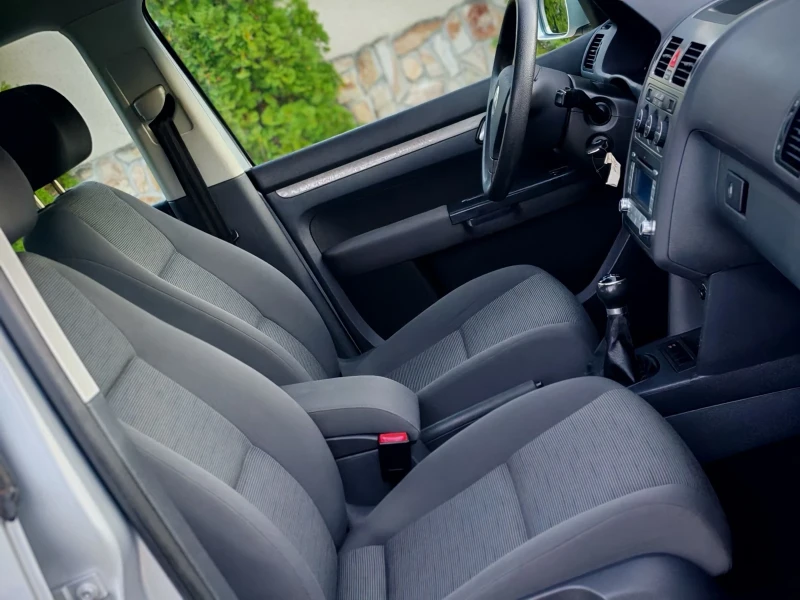 VW Touran 1.9TDI(90)* 6-СКОРОСТИ* FACELIFT* НОВ ВНОС* , снимка 14 - Автомобили и джипове - 52099781