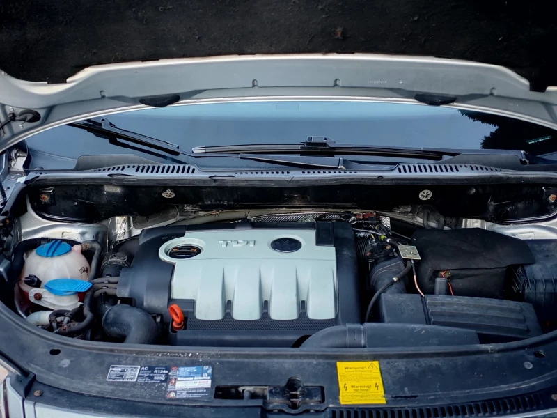 VW Touran 1.9TDI(90)* 6-СКОРОСТИ* FACELIFT* НОВ ВНОС* , снимка 17 - Автомобили и джипове - 52099781