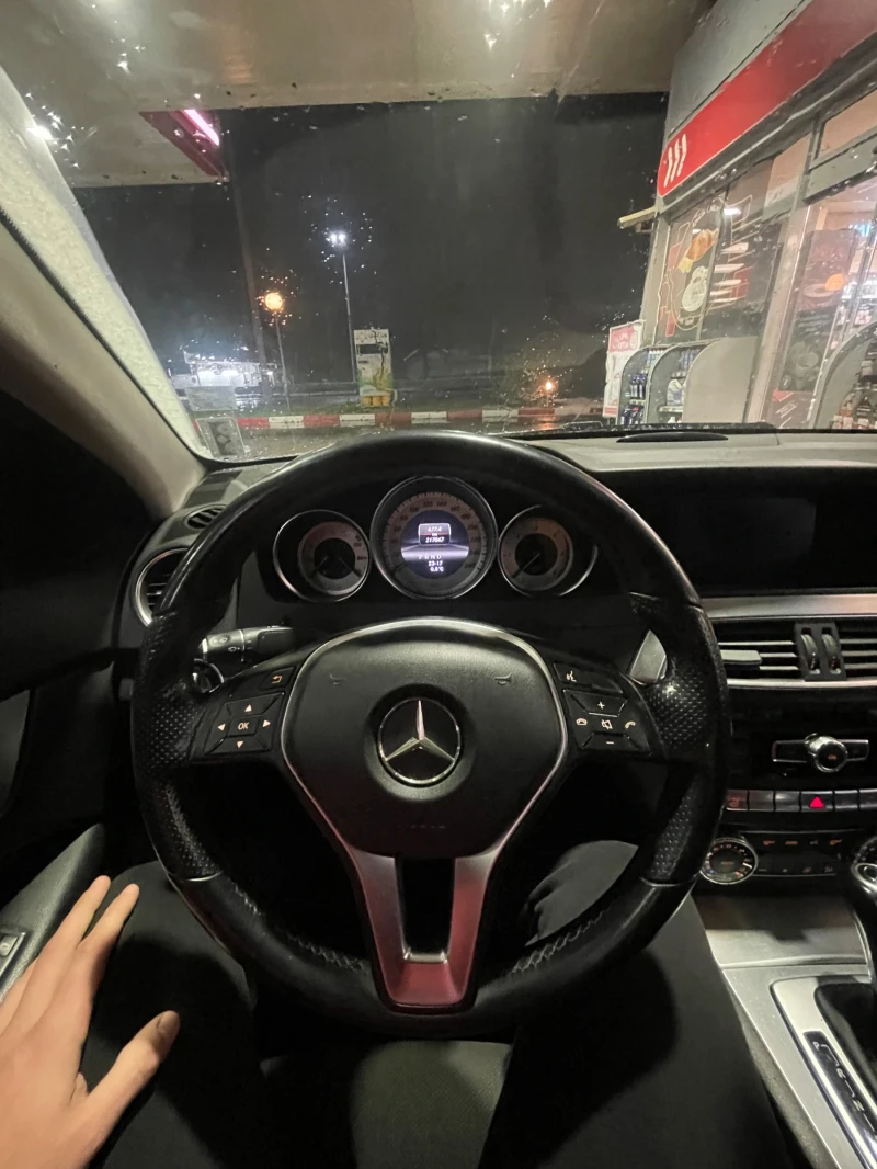 Mercedes-Benz C 220, снимка 6 - Автомобили и джипове - 52566829