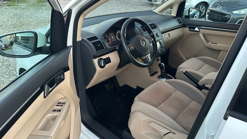 VW Touran 2.0TDI Highline, снимка 8 - Автомобили и джипове - 52753436