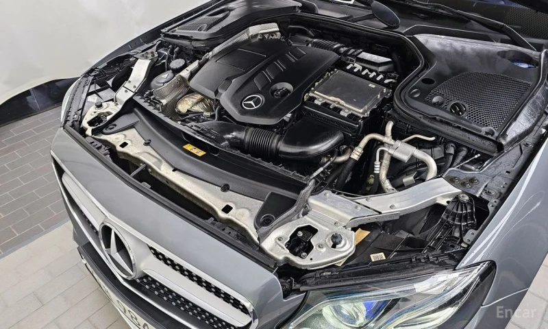 Mercedes-Benz E 220, снимка 6 - Автомобили и джипове - 53342245