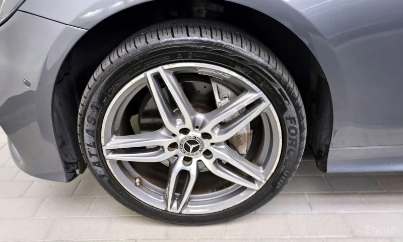 Mercedes-Benz E 220, снимка 5 - Автомобили и джипове - 53342245