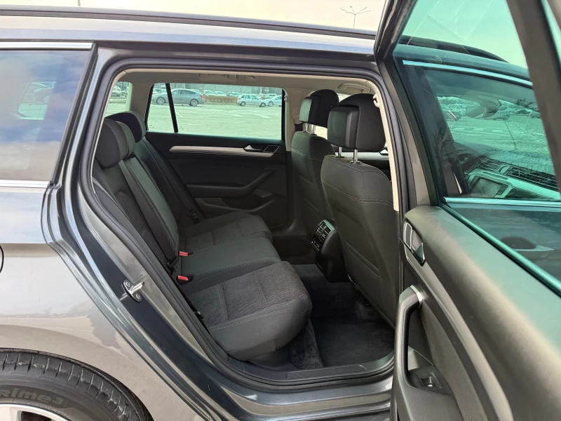 VW Passat 2.0/Hi-Line/Distronic/150p.s/LED/Xenon/Navi/Масаж, снимка 14 - Автомобили и джипове - 53385355