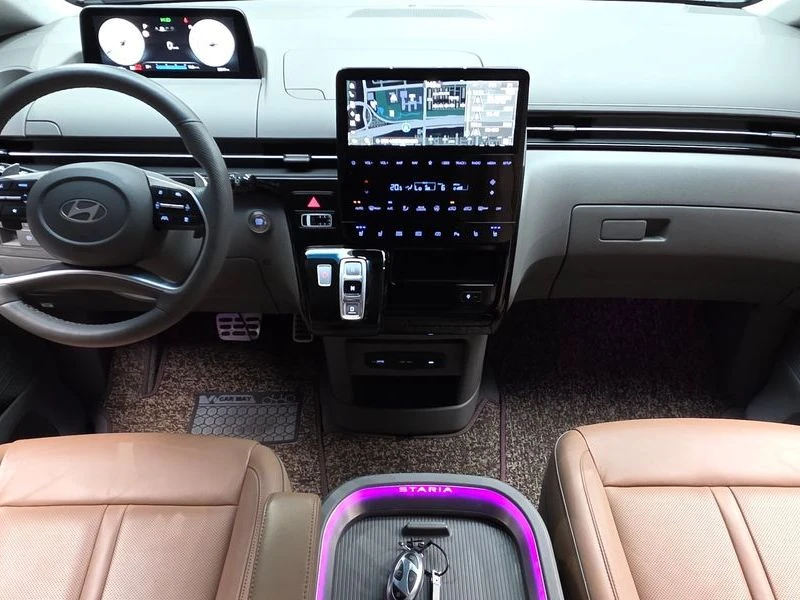 Hyundai Staria 2.2 Automatic, снимка 7 - Автомобили и джипове - 55949640