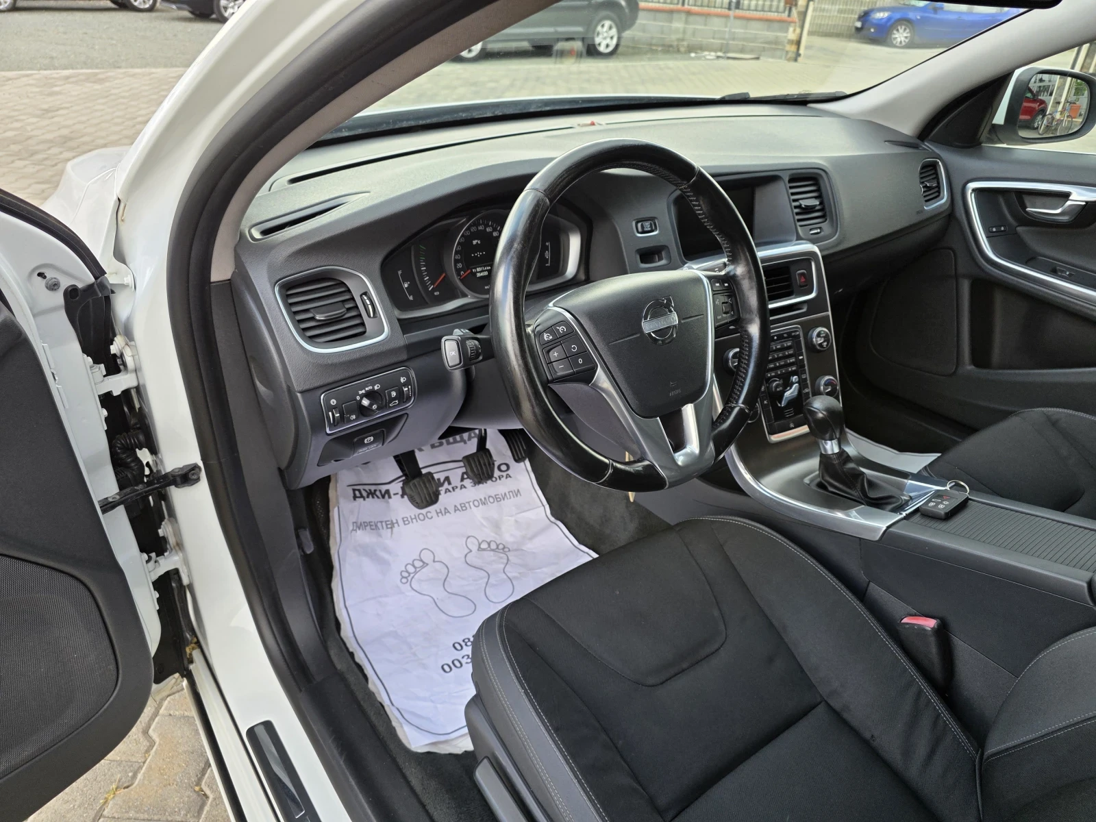 Volvo V60 2.0 D3 138k.c, снимка 8 - Автомобили и джипове - 43193687