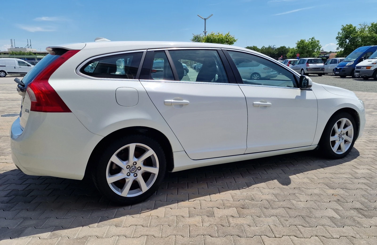 Volvo V60 2.0 D3 138k.c - изображение 4