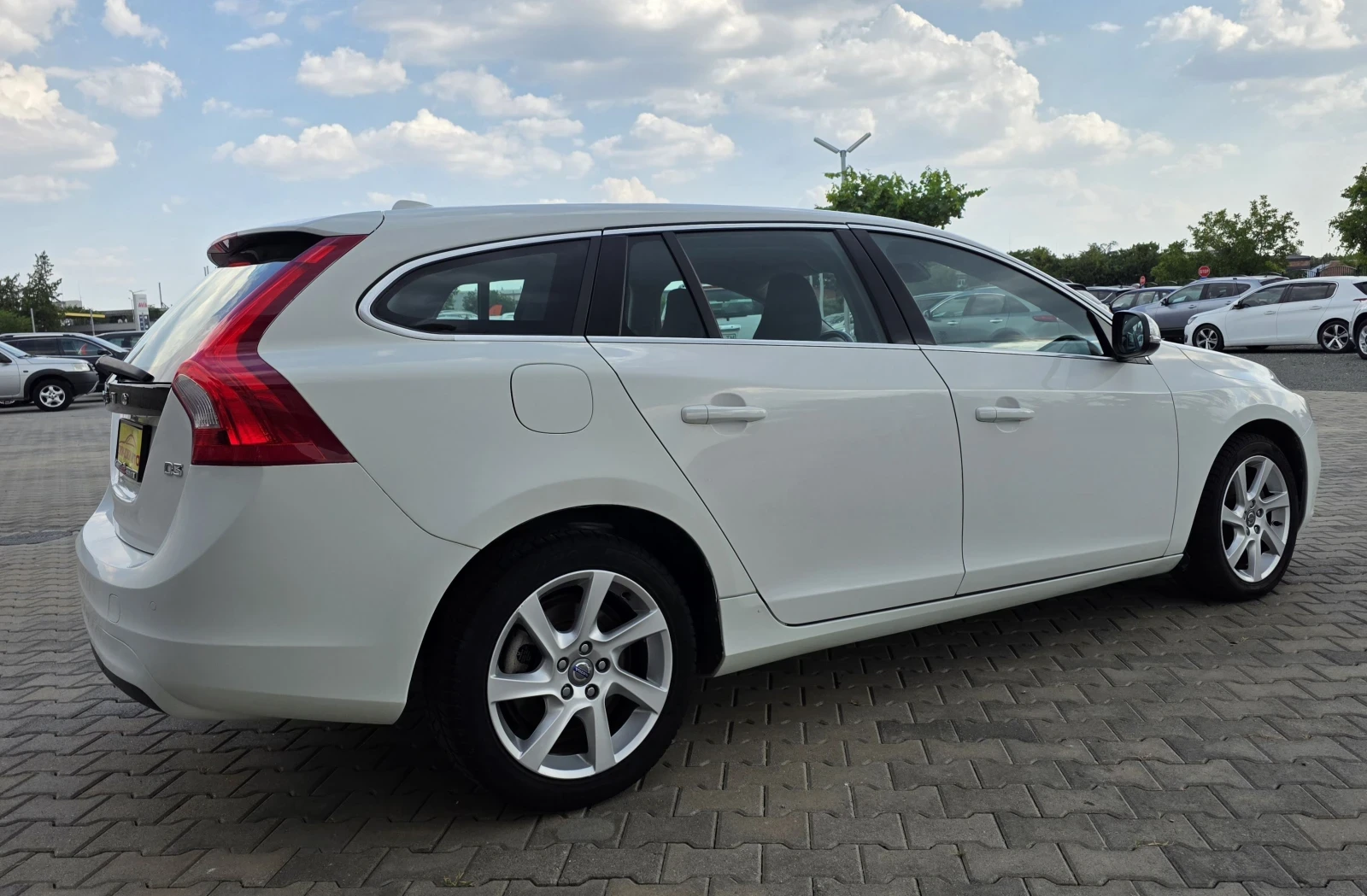 Volvo V60 2.0 D3 138k.c, снимка 4 - Автомобили и джипове - 43193687