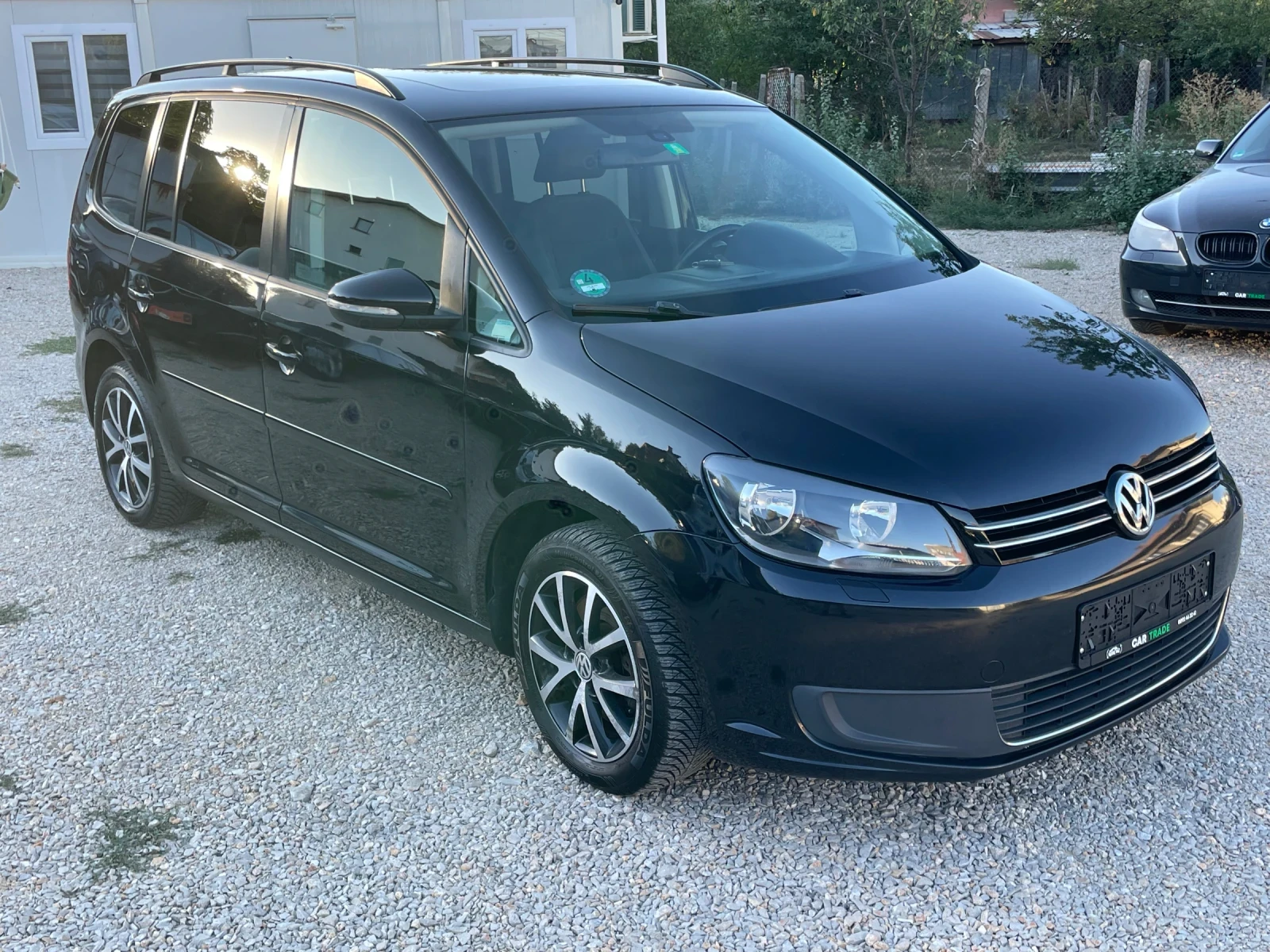 VW Touran 2.0TDI/7 МЕСТА/ПАНОРАМА/СЕРВИЗНА КНИЖКА - изображение 3