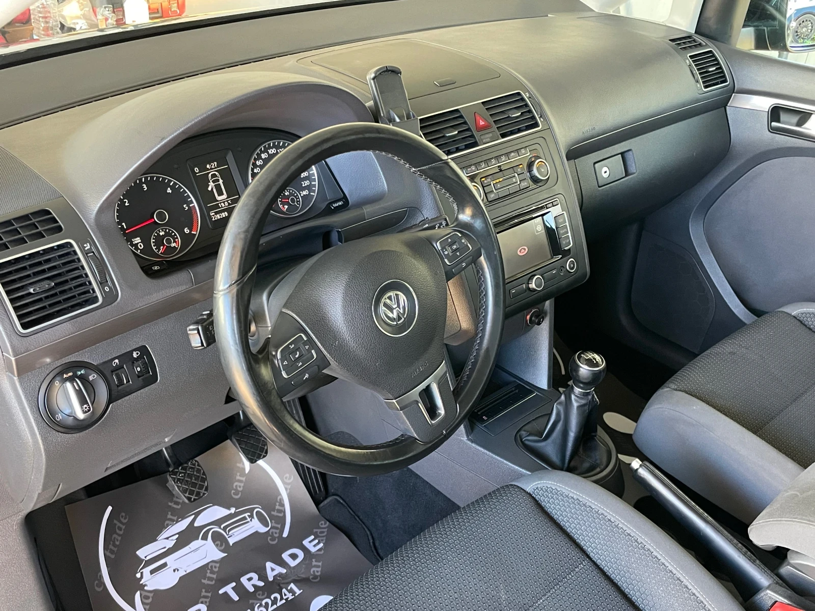 VW Touran 2.0TDI/7 МЕСТА/ПАНОРАМА/СЕРВИЗНА КНИЖКА - изображение 8