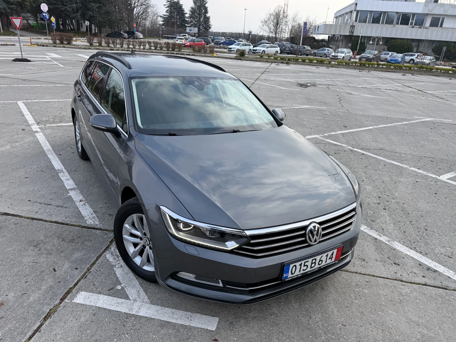 VW Passat 2.0/Hi-Line/Distronic/150p.s/LED/Xenon/Navi/Масаж - изображение 2