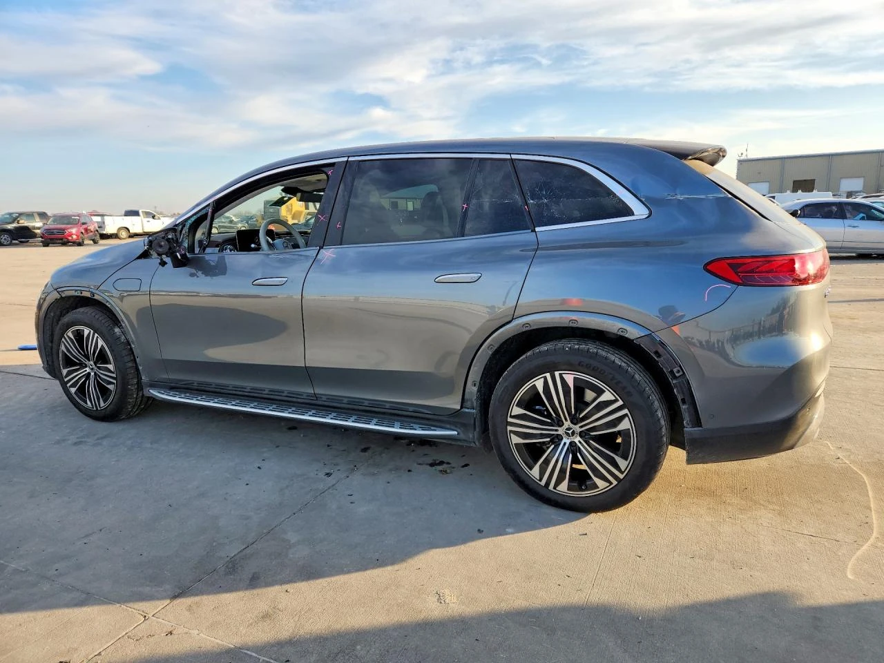 Mercedes-Benz EQS Suv 450+ , снимка 2 - Автомобили и джипове - 54072573