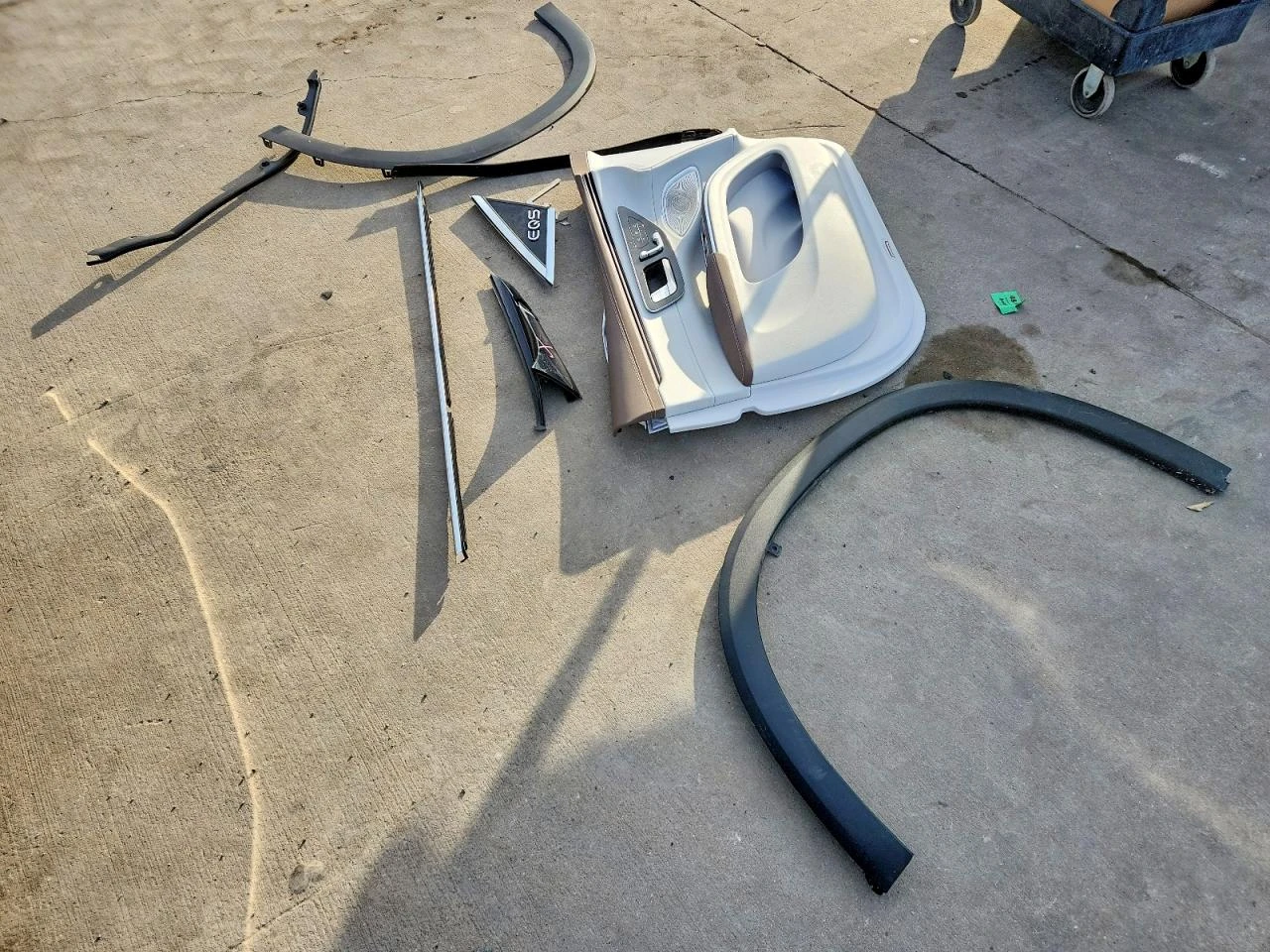 Mercedes-Benz EQS Suv 450+ , снимка 12 - Автомобили и джипове - 54072573