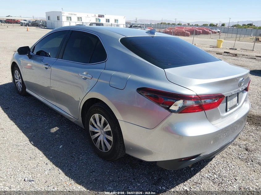 Toyota Camry 2.5l Le Hybrid, снимка 3 - Автомобили и джипове - 54234944
