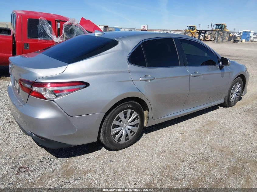 Toyota Camry 2.5l Le Hybrid, снимка 4 - Автомобили и джипове - 54234944